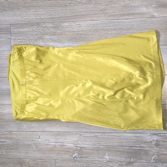 LAST CHANCE! Silk Ruffle Green Dress Size 7 - Picture 2 of 4